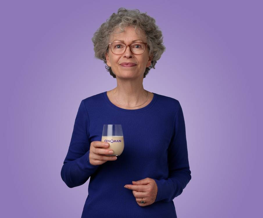 woman-with-glas-logo-cenaman
